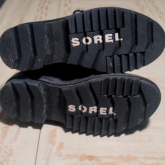 Sorel Waterproof Boot - Picture 4 of 5